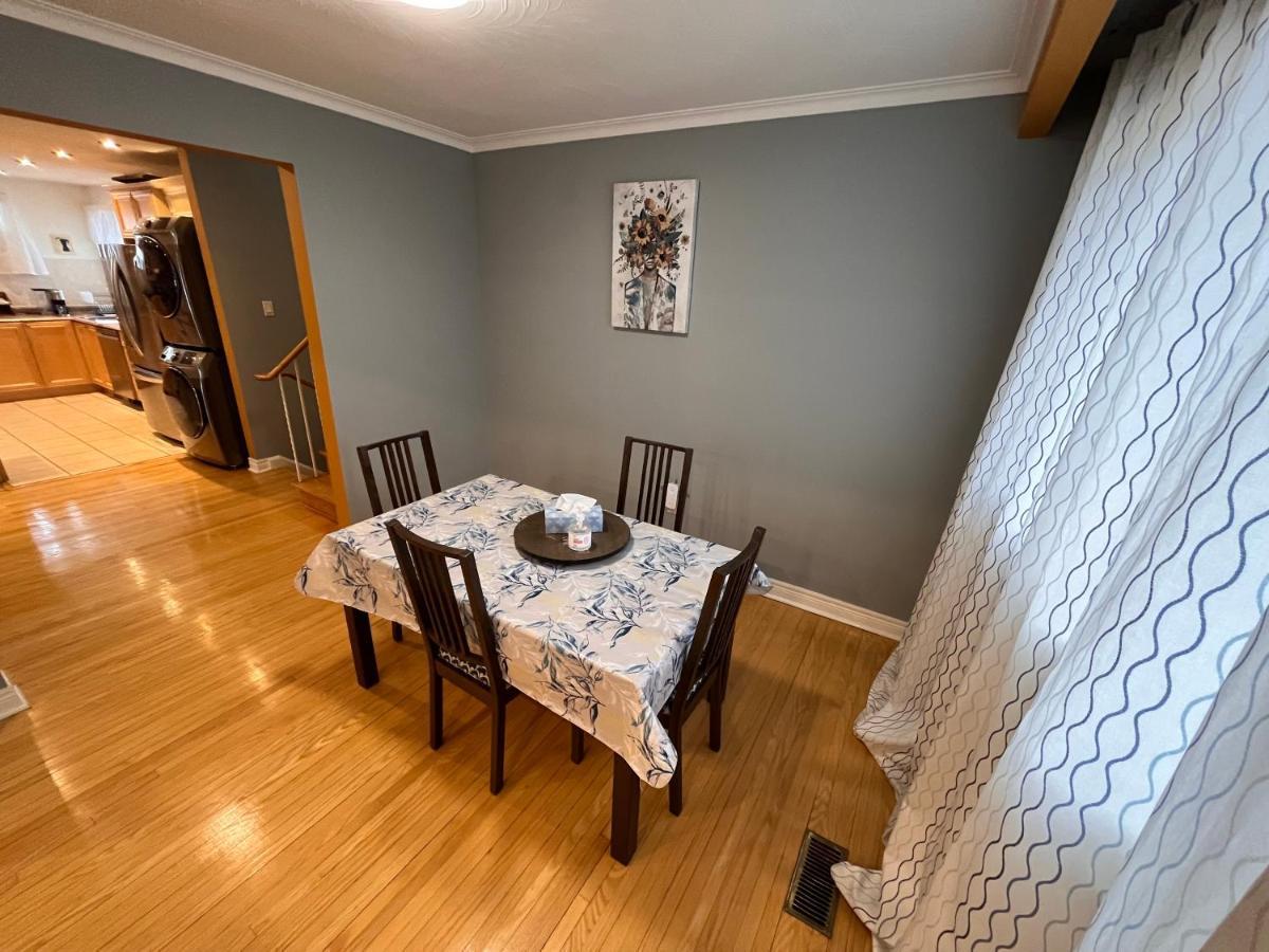 Large Private Close To Finch Privatunterkunft Toronto
