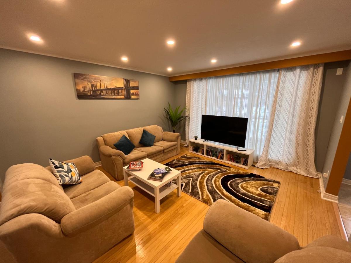 Large Private Close To Finch Privatunterkunft Toronto
